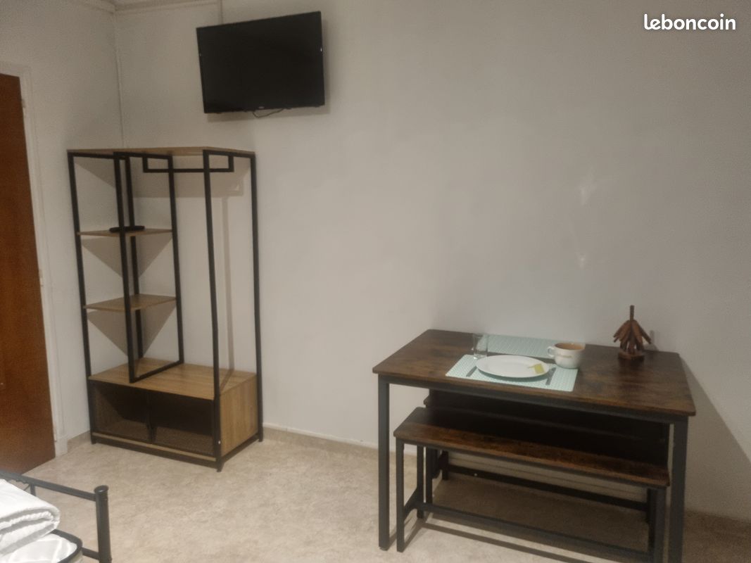 Studio meublé et équipé (image 2)