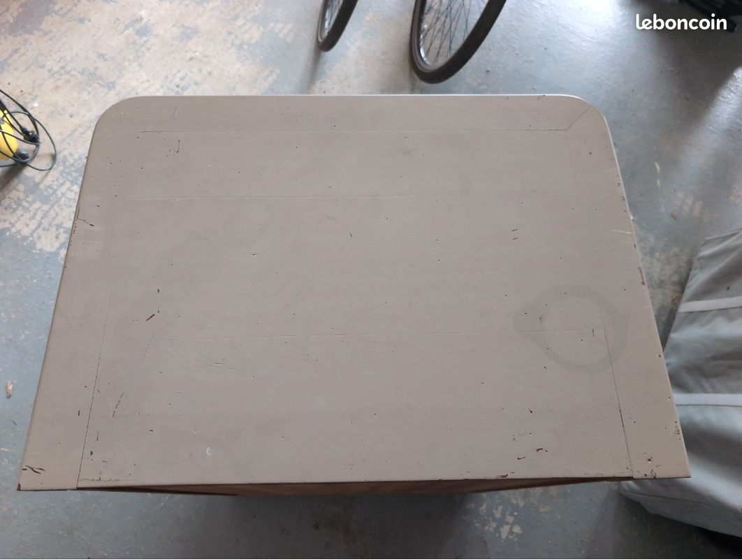 Petit meuble / Armoire basse en merisier relookée taupe (image 6)