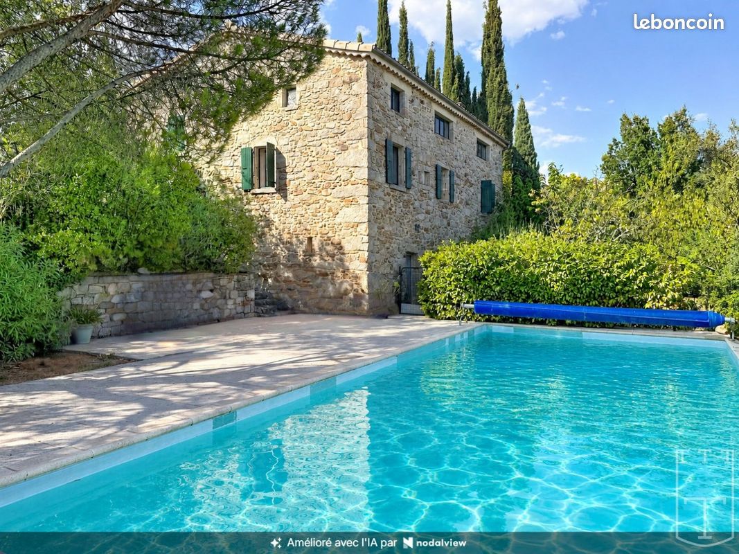 Maison 10 pièces 215 m² · à Vinezac · 215 m² · 483 000 €