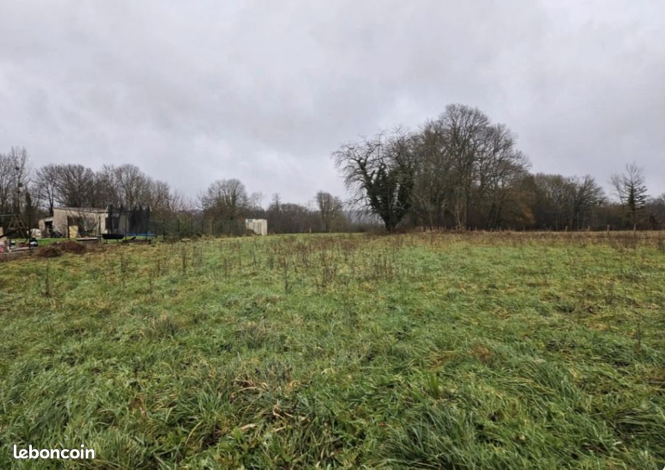 Terrain 1285 m² · à La Trétoire · 65 000 €