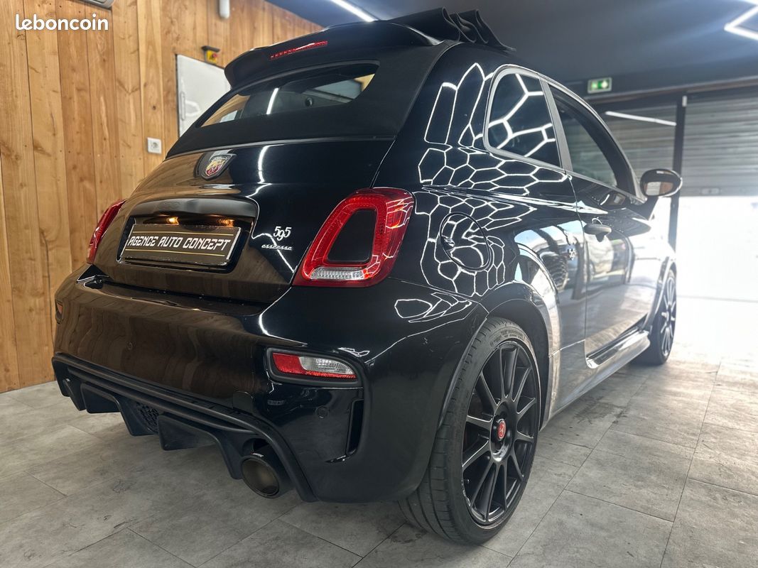 ABARTH 595 1.4 T-Jet 180 CH BVA Cabriolet Competizione Esseesse + ECHAPPEMENT AKRAPOVIC + PACK CARBONE + BEATS AUDIO + 1ERE MAIN + GARANTIE 12 MOIS (image 4)