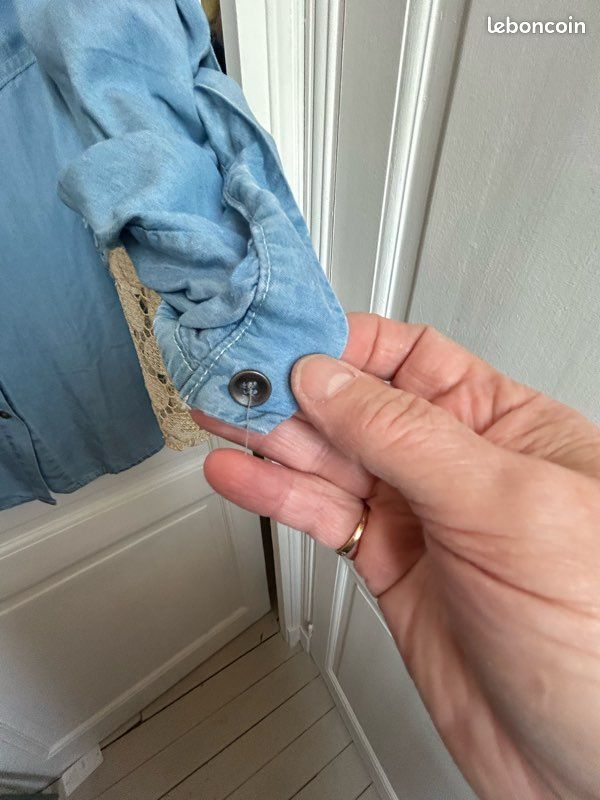 Chemise, veste en lyocel bleu jean et broderie anglaise beige, doré - TU jusqu’au 52 - neuve (image 8)