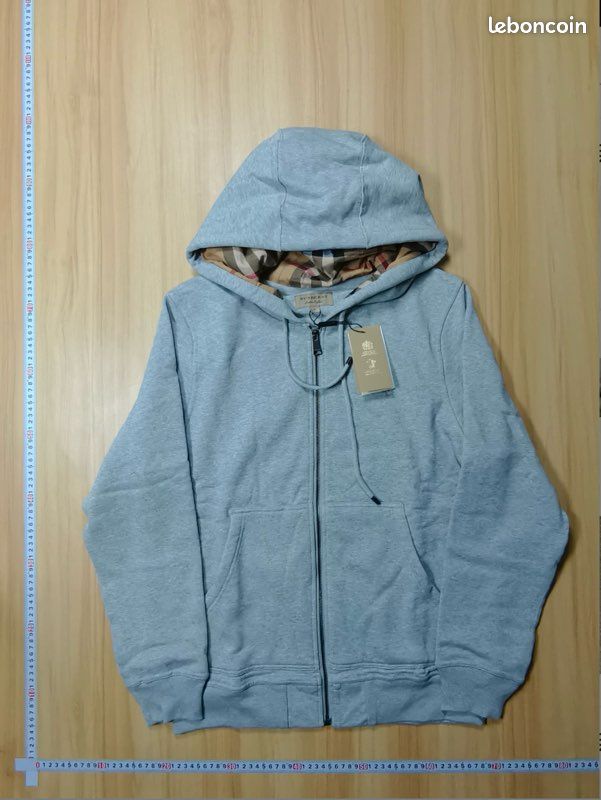 Sweat/Veste Burberry gris avec facture Vêtements