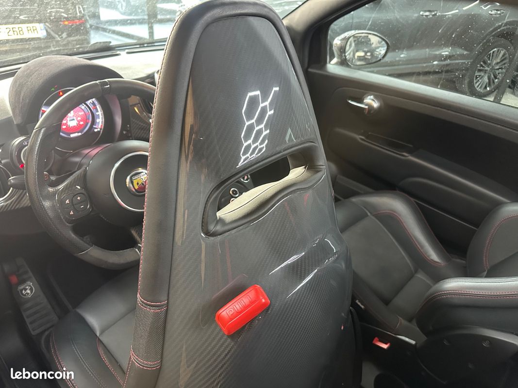 ABARTH 595 1.4 T-Jet 180 CH BVA Cabriolet Competizione Esseesse + ECHAPPEMENT AKRAPOVIC + PACK CARBONE + BEATS AUDIO + 1ERE MAIN + GARANTIE 12 MOIS (image 33)