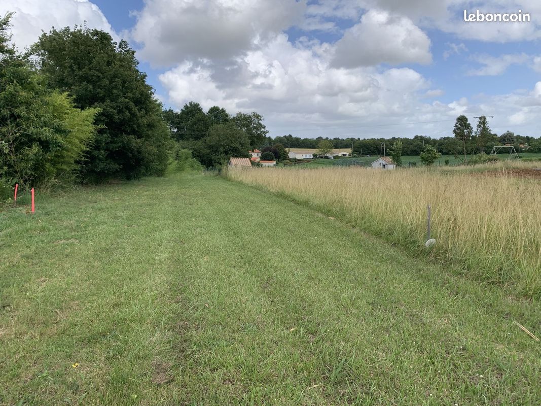 Terrain à bâtir de 533 m2 au prix de 54500 à PISANY (17) · 54 500 €