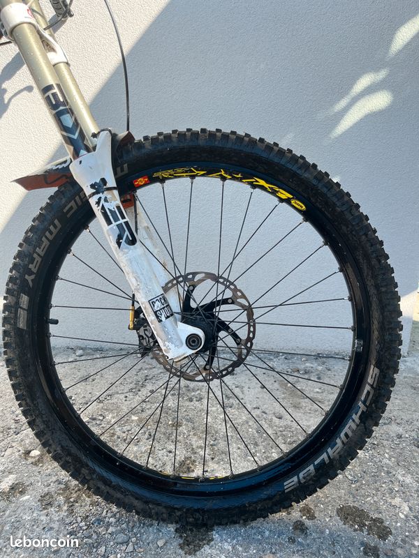 Vtt descente DH Santa Cruz V10 (image 5)
