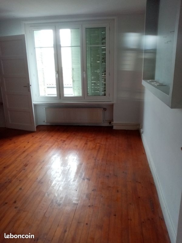 Appartement 2 pièces 46 m² · à Le Chambon-Feugerolles · 46 m² · 44 000 €