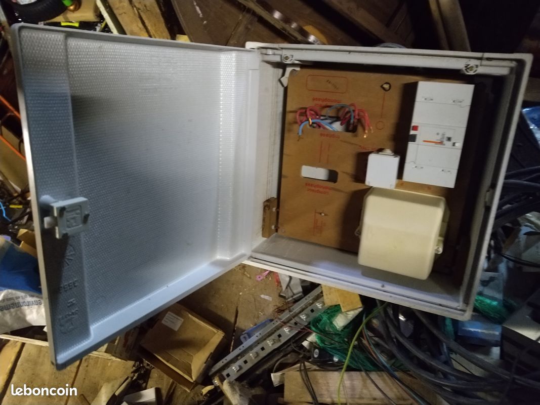 Coffret de chantier avec 10m de cable pour branchement reseau EDF (image 1)