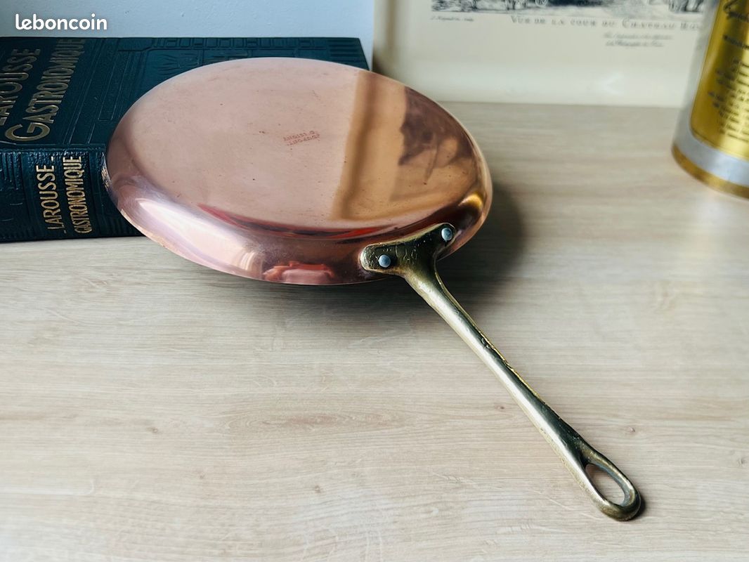 Poêle en cuivre antique battue à la main avec poignée en