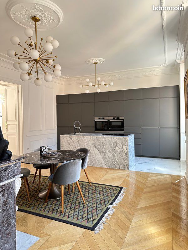 Appartement Haussmanien place Salengro 3 chambres climatisé ascenseur parking garage