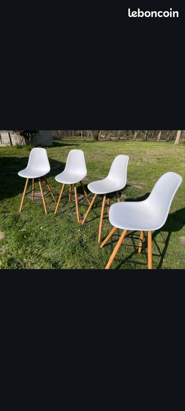 Lot 4 tabourets scandinaves (image 2)