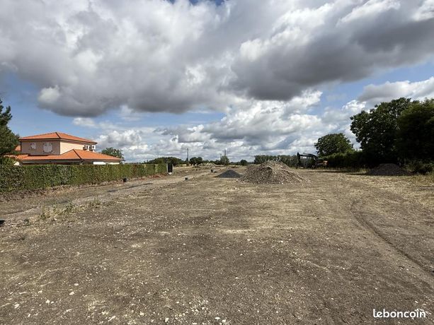 Terrain 703 m² Reignat