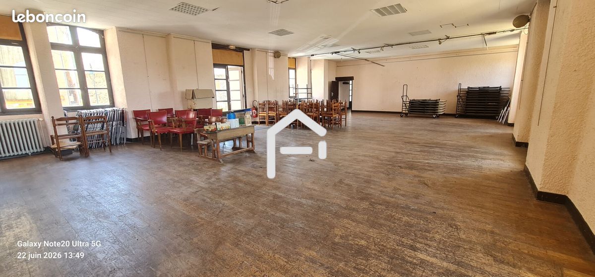 Maison 7 pièces 310 m² · à Objat · 310 m² · 110 000 €