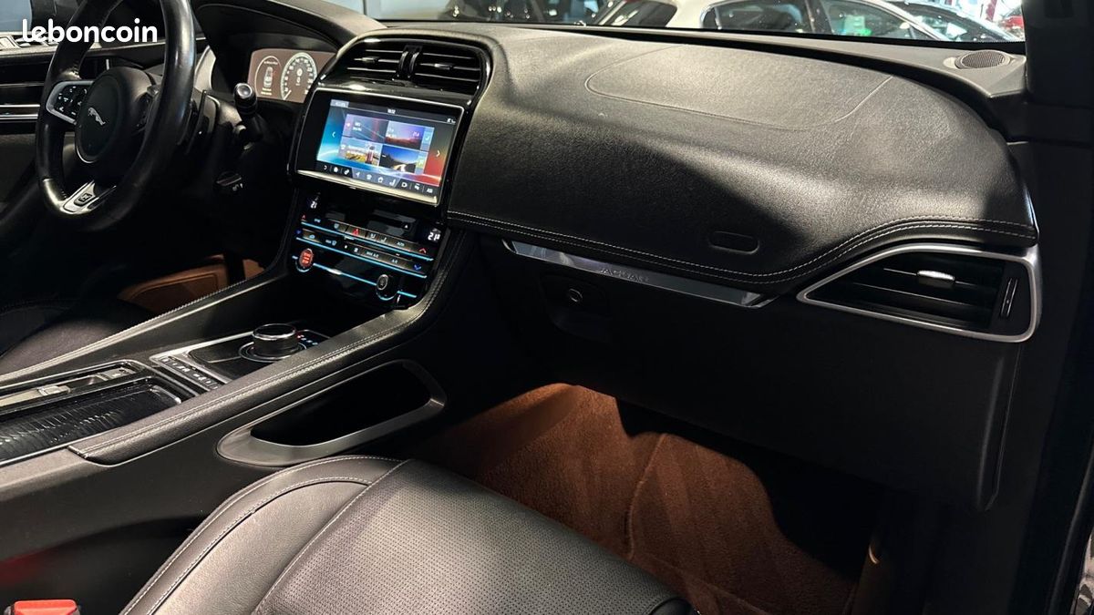 Jaguar F-Pace V6 3.0 300 BVA8 R Sport (image 23)