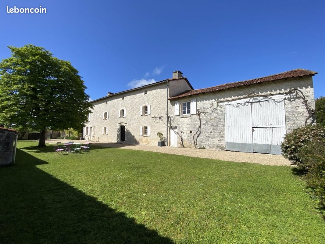 Maison 7 pièces 230 m² - Val-de-Bonnieure 16230 Saint-Angeau (image principale 0)