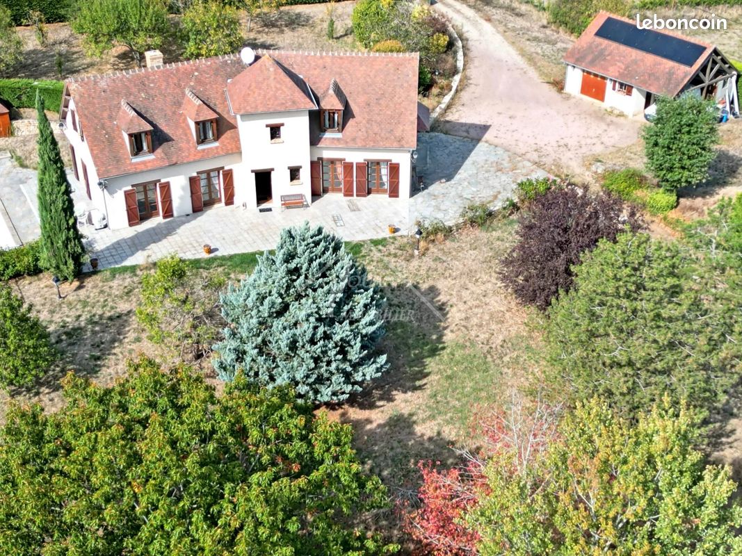 Maison 12 pièces 210 m² · à Bourbon-l'Archambault · 210 m² · 227 000 €