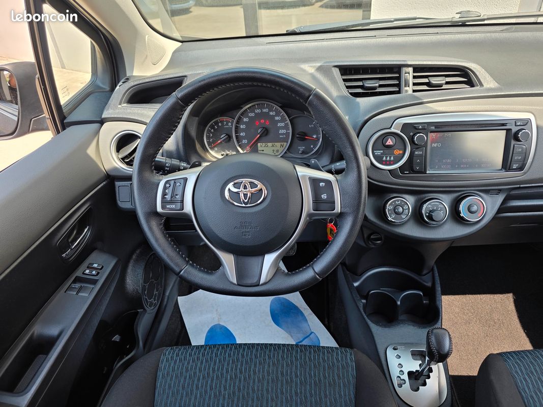 Toyota Yaris — 1.33 VVT-i 100 ch Life Boîte automatique (image 6)