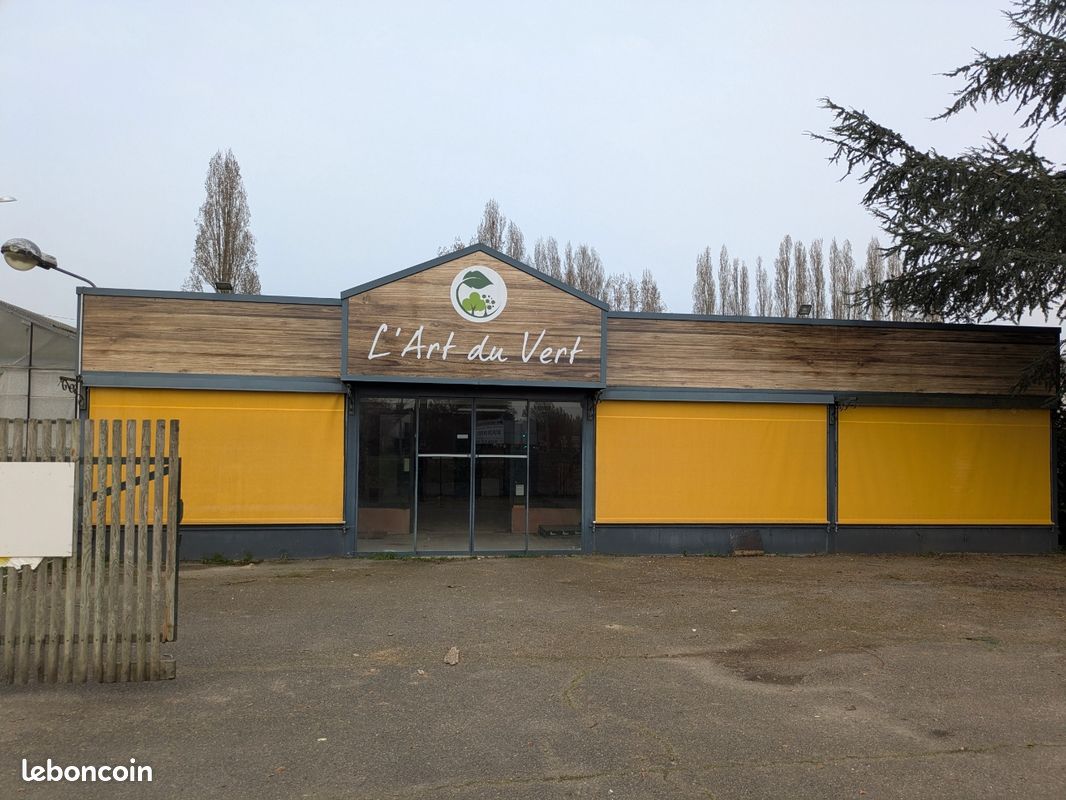 Local commercial 4 pièces 239 m² · à Bessé-sur-Braye · 239 m² · 50 000 €