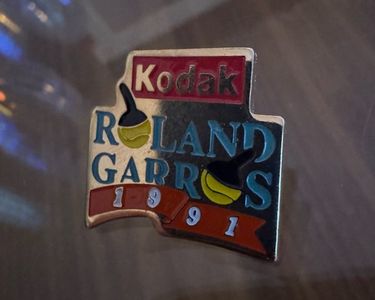 Pin's tennis / Roland Garros 1991 - kodak (EGF signé LTO Paris) doré - Collection