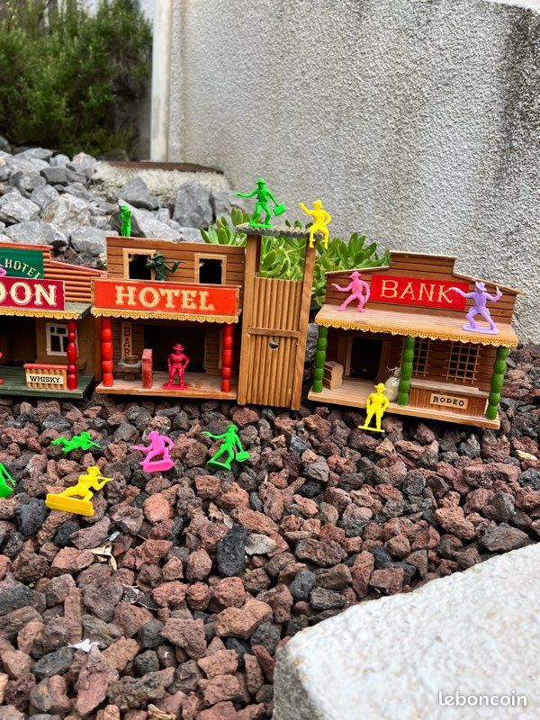 Lot Cowboys Indiens Maison Farwest Starlux Ceji Bois Et