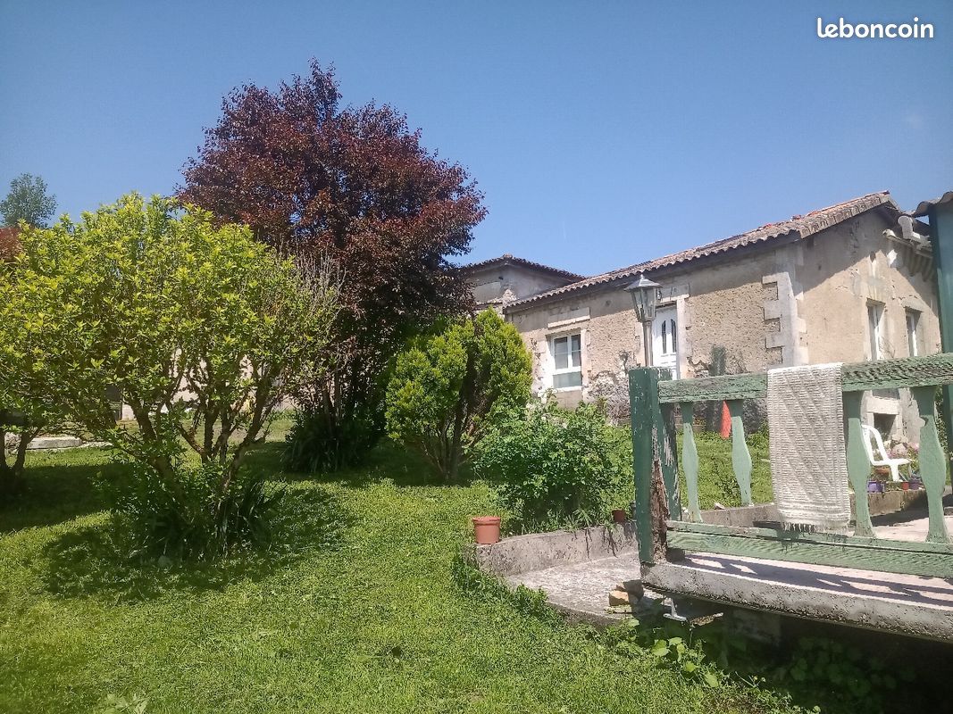 Maison à la campagne à 45 min de Bordeaux et 30 min d'Angoulême - Brossac 16480 (image principale 0)