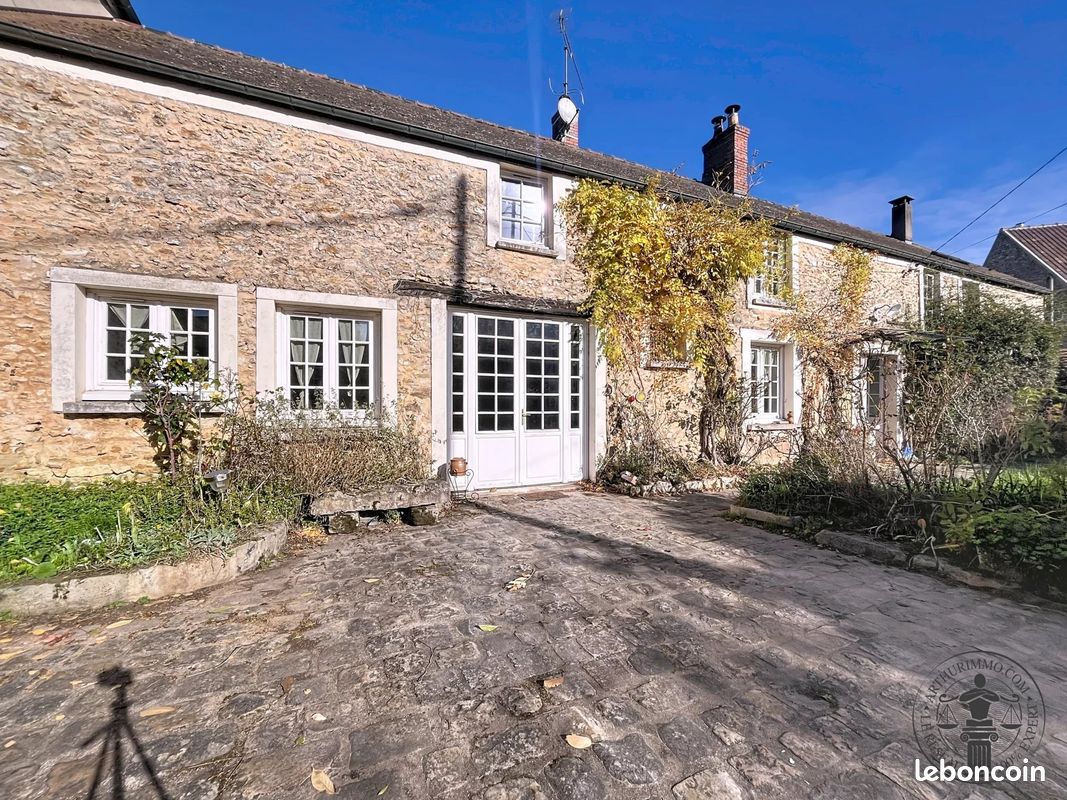 Maison 7 pièces 235 m² · à Dourdan · 235 m² · 369 000 €