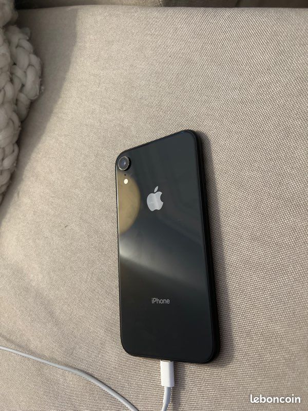 IPhone XR noir 128go (image 3)