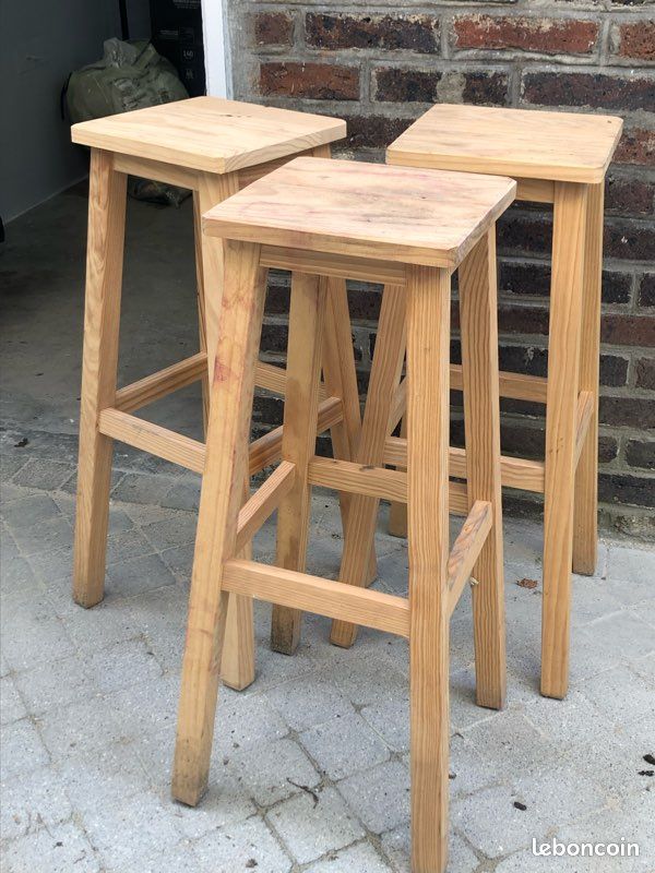 Tabouret en bois (image 1)