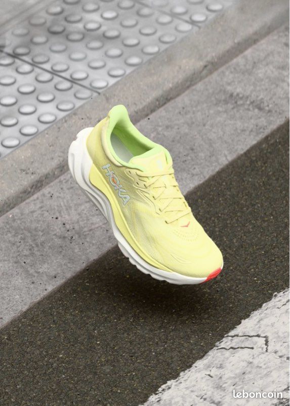 Hoka Arahi 8 38 2/3 (image 1)