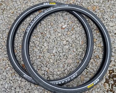 Cst Tire Otis 28 X 1 1 4 Sw Réffication