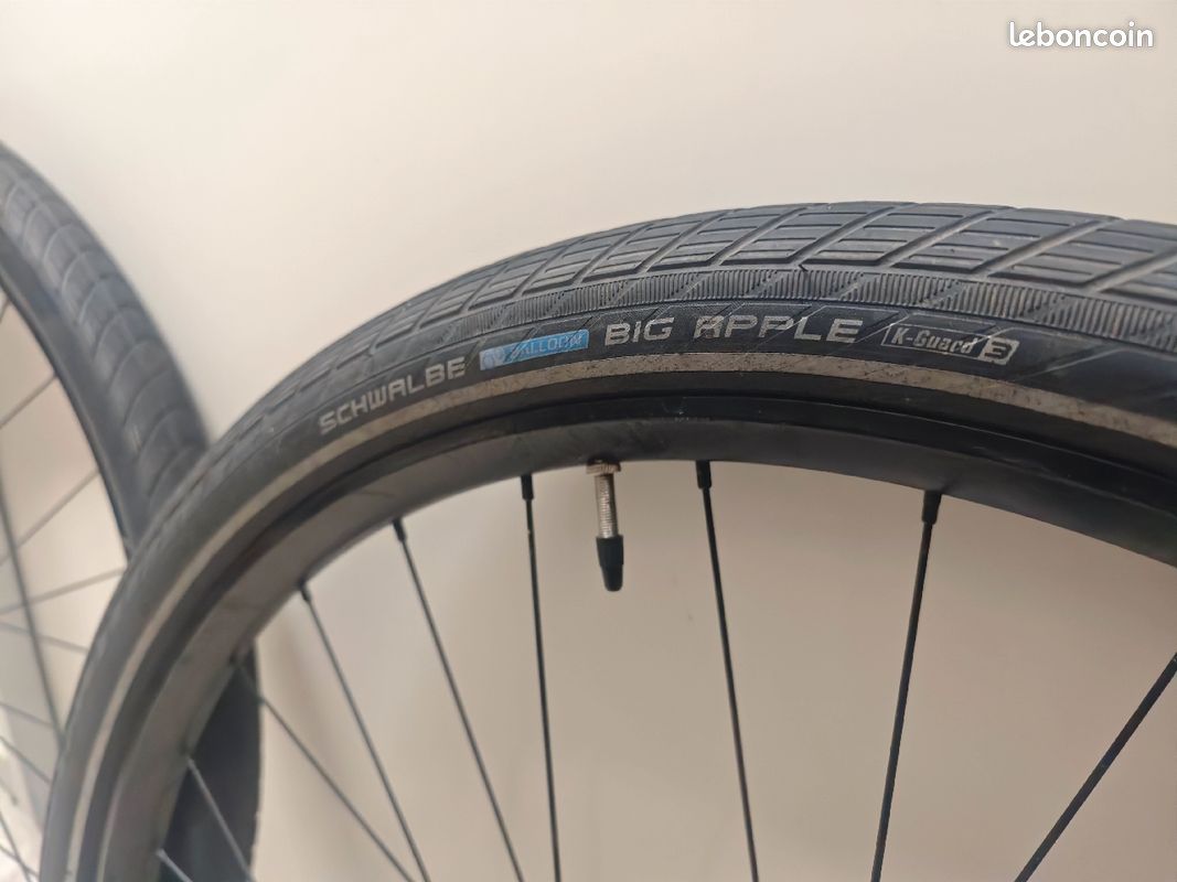 Roue Shimano 28 avec cassette 10 vitesses (image 1)