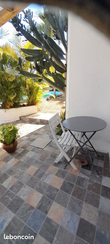 Logement indépendant avec accès piscine à la possession 974 (image 1)