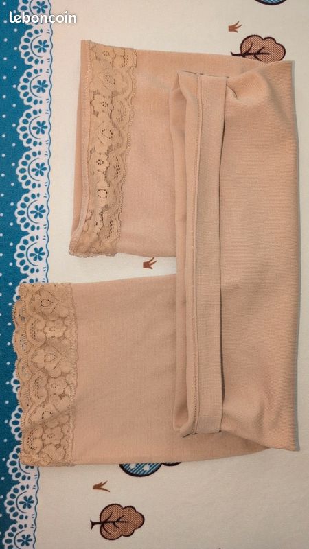 Short collant beige avec dentelle taille s (image 3)