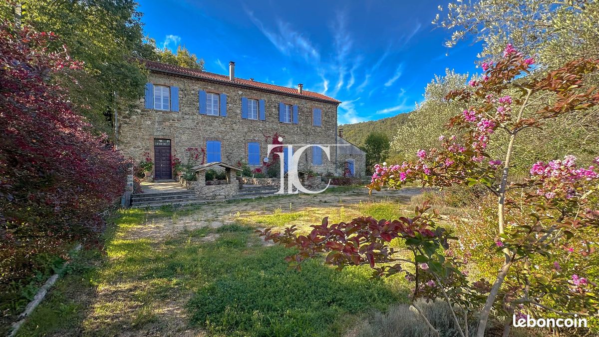 Maison 8 pièces 196 m² · à Saint-Paul-le-Jeune · 196 m² · 285 000 €