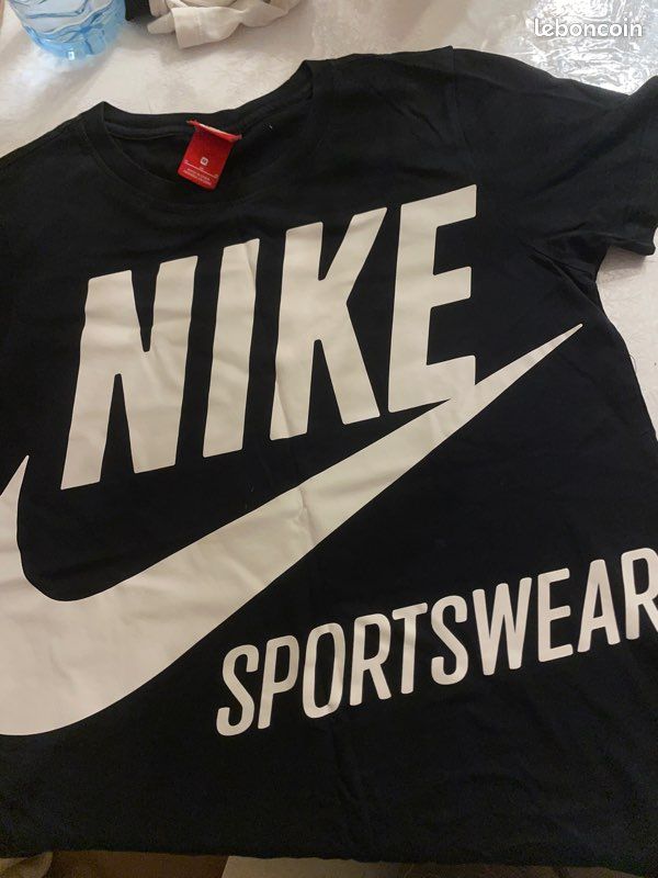 T short nike (image 1)