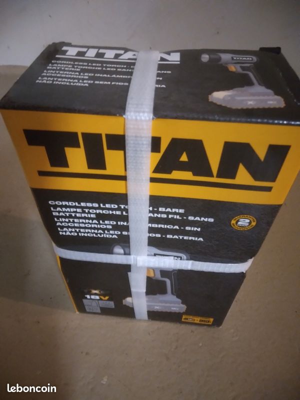 Lampe torche TITAN (image 1)