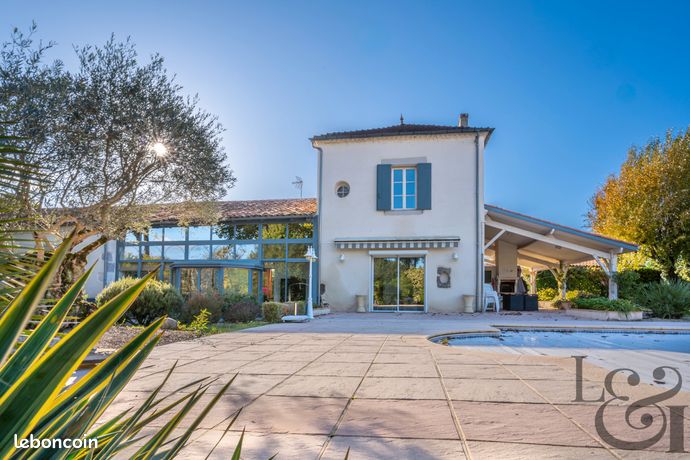 Maison 7 pièces 235 m²