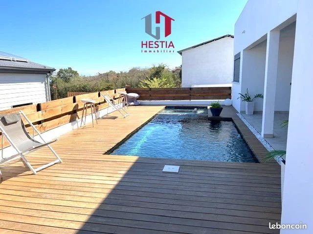 Maison 111 m² · à La Possession · 111 m² · 2 492 €