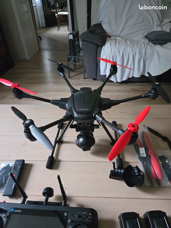 Drone (image 1)