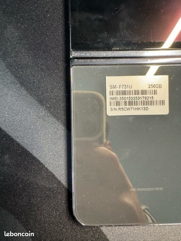 Samsung Galaxy Z Flip 5 - 256 Go - Écran à réparer (Accessoires inclus) (image 10)
