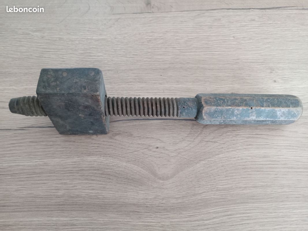 Vis de serrage ancienne en bois (image 3)