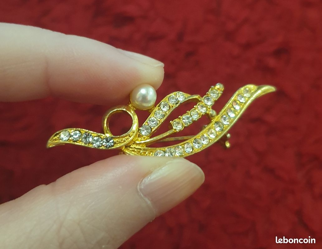 Broche Fantaisie Ancienne Rosace - Métal Alliage Avec Pierres - Occasion
