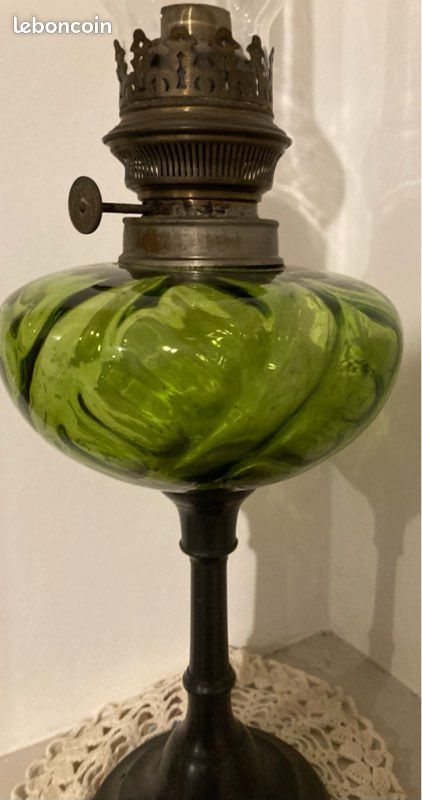 Très ancienne lampe à pétrole (image 6)