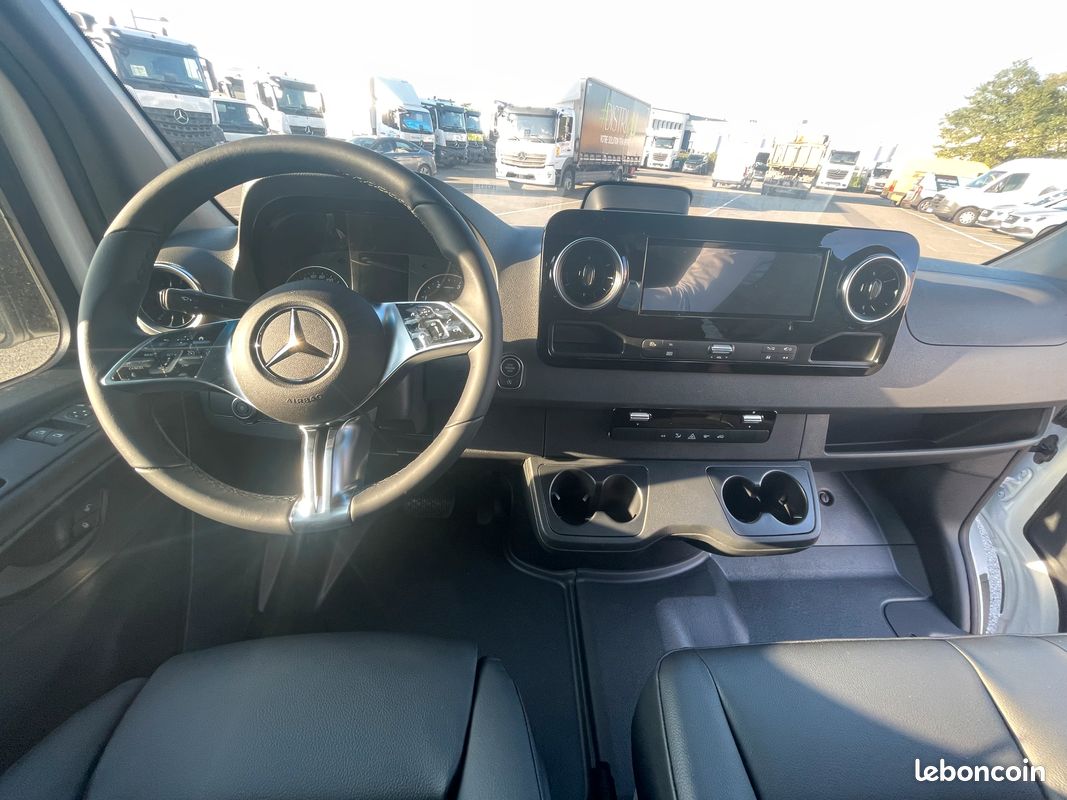 43 500 HT Mercedes SPRINTER 14m3 315 CDI 150CH BVA 799 Euro(s)HT/Mois (image 4)