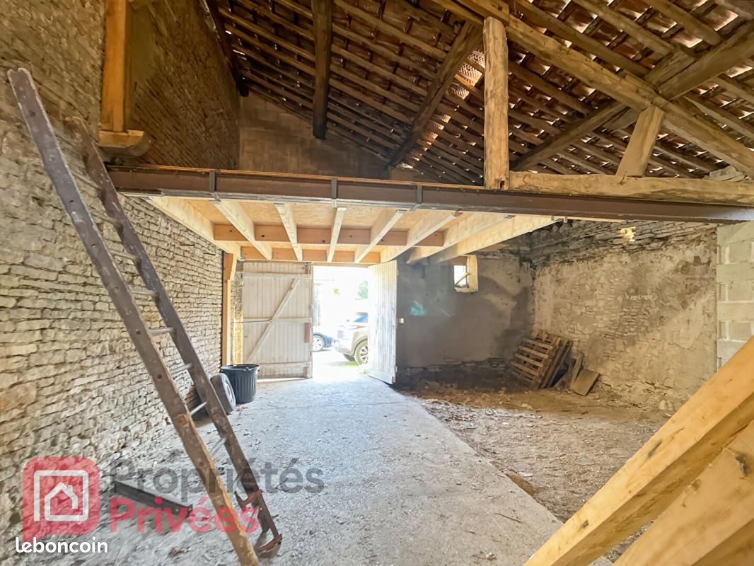 Maison 1 pièce 115 m² · à Noyers · 115 m² · 60 000 €