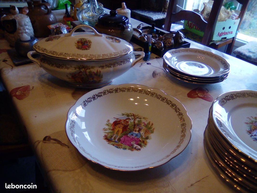 Lot service de veritable porcelaine chauvigny (image 1)