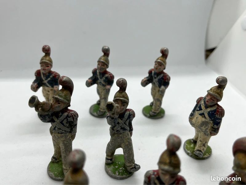 Jouet Ancien Plomb creux soldat Français QUIRALU Poilu Maréchal
