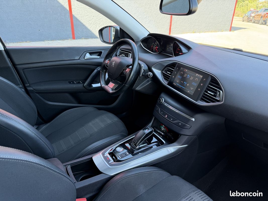Peugeot 308 1.5 BLUEHDI 130CH S&S ALLURE EAT8 (image 9)