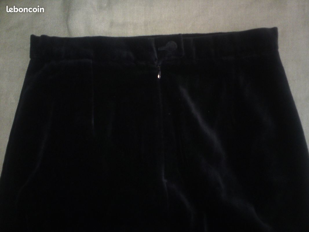 Jupe noire en velours lisse, coupe crayon avec fente derrière Taille 36 marque Mary Kimberley (image 7)