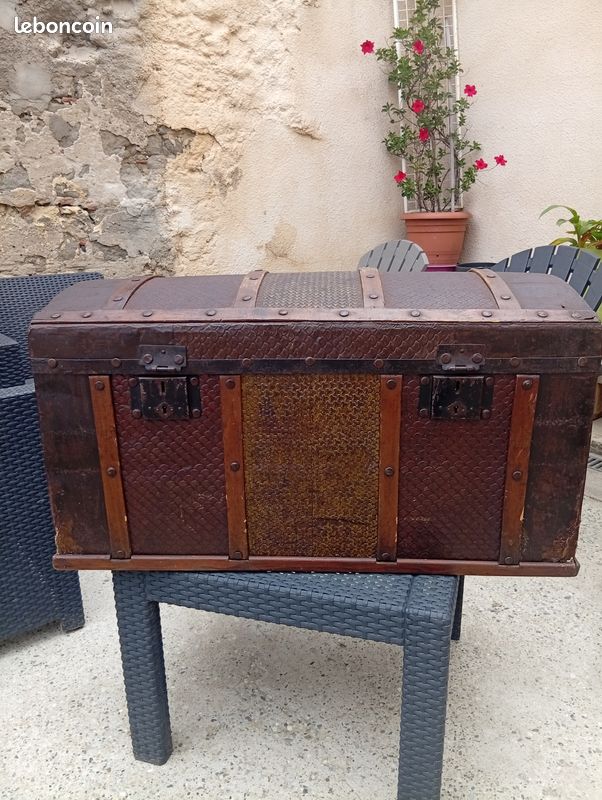 Coffre ou mâle en bois (image 1)